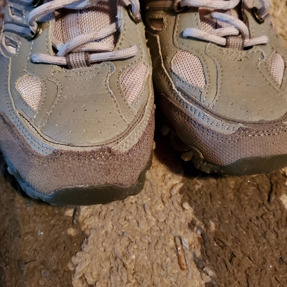 Skechers - Picture 7 of 8